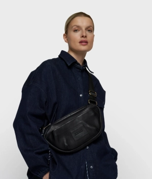 LEATHER FANNY BAG BLACK